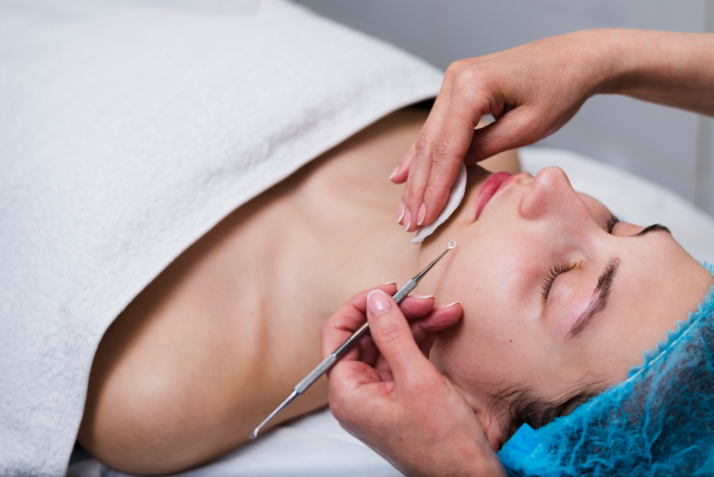 girl receiving facial treatment beauty salon